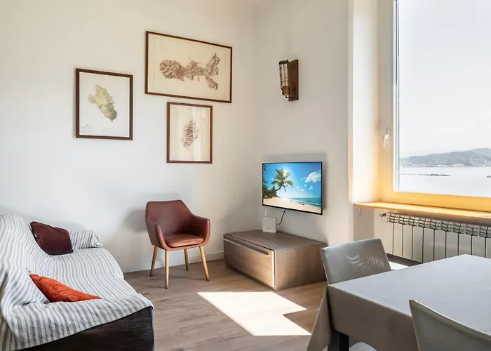 Guesthost - Now! Marola Seaview Flat *