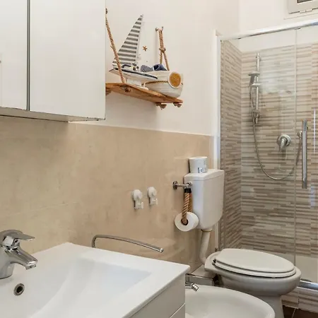 Now! Marola Seaview Flat *