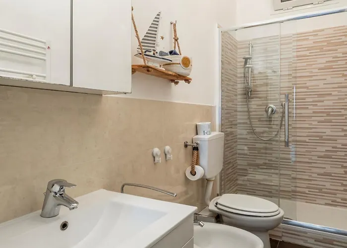 Guesthost - Now! Marola Seaview Flat *